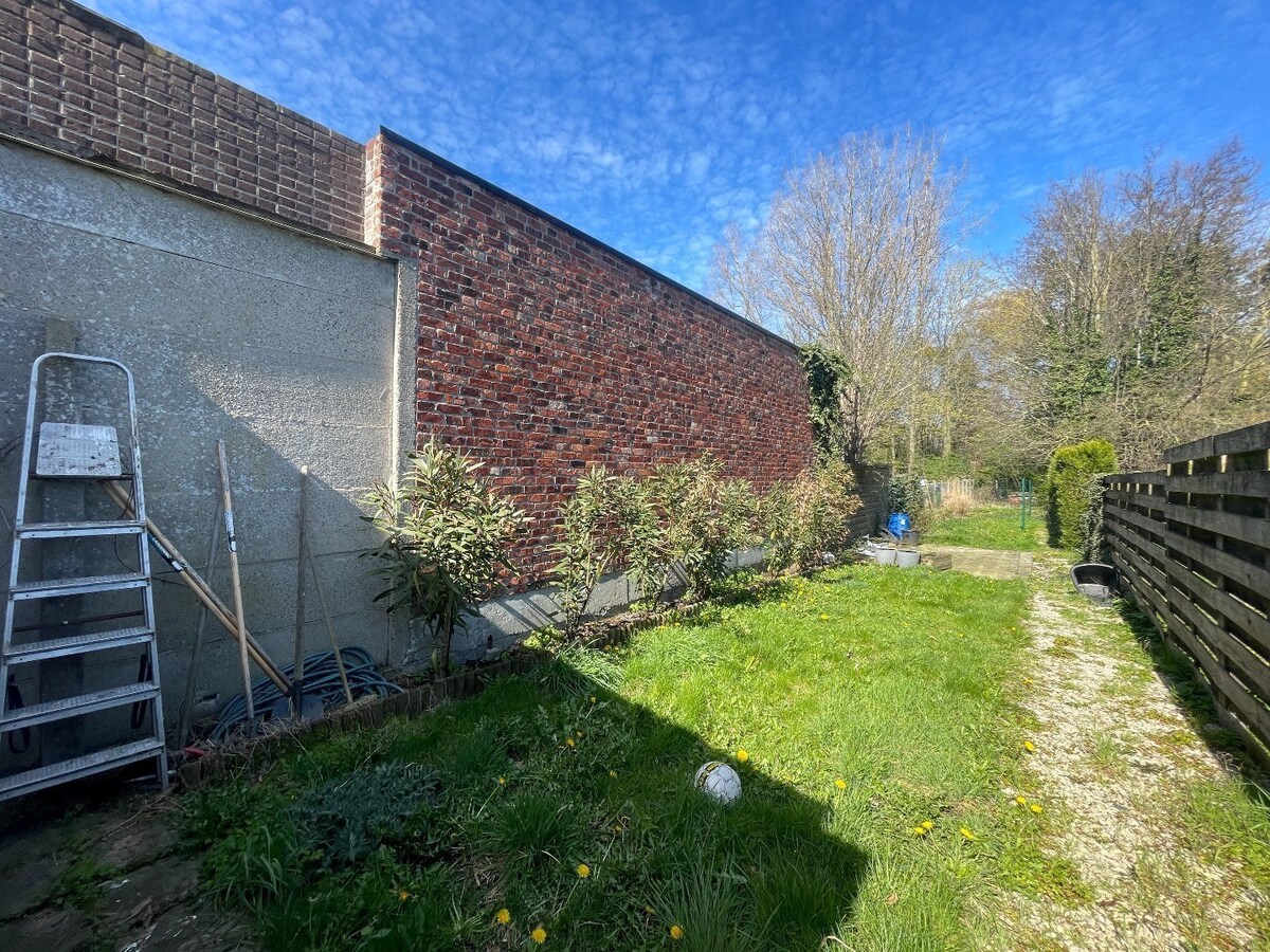 Rijwoning met 4 slaapkamers en diepe tuin te Roeselare 