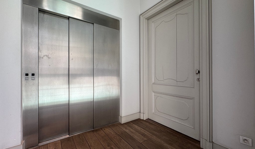 Kantoor te huur in prestigieus herenhuis te Antwerpen
