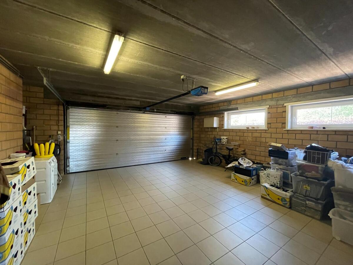 Alleenstaande woning met 4 slaapkamers en garage te Ichtegem 