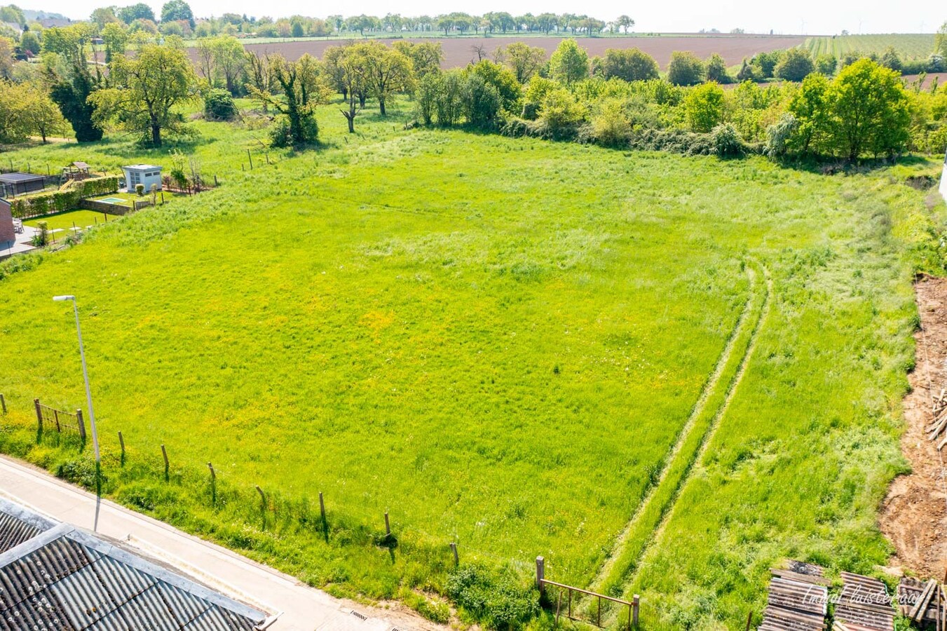 To be renovated square farm on approximately 60 acres in Borlo (Gingelom) 