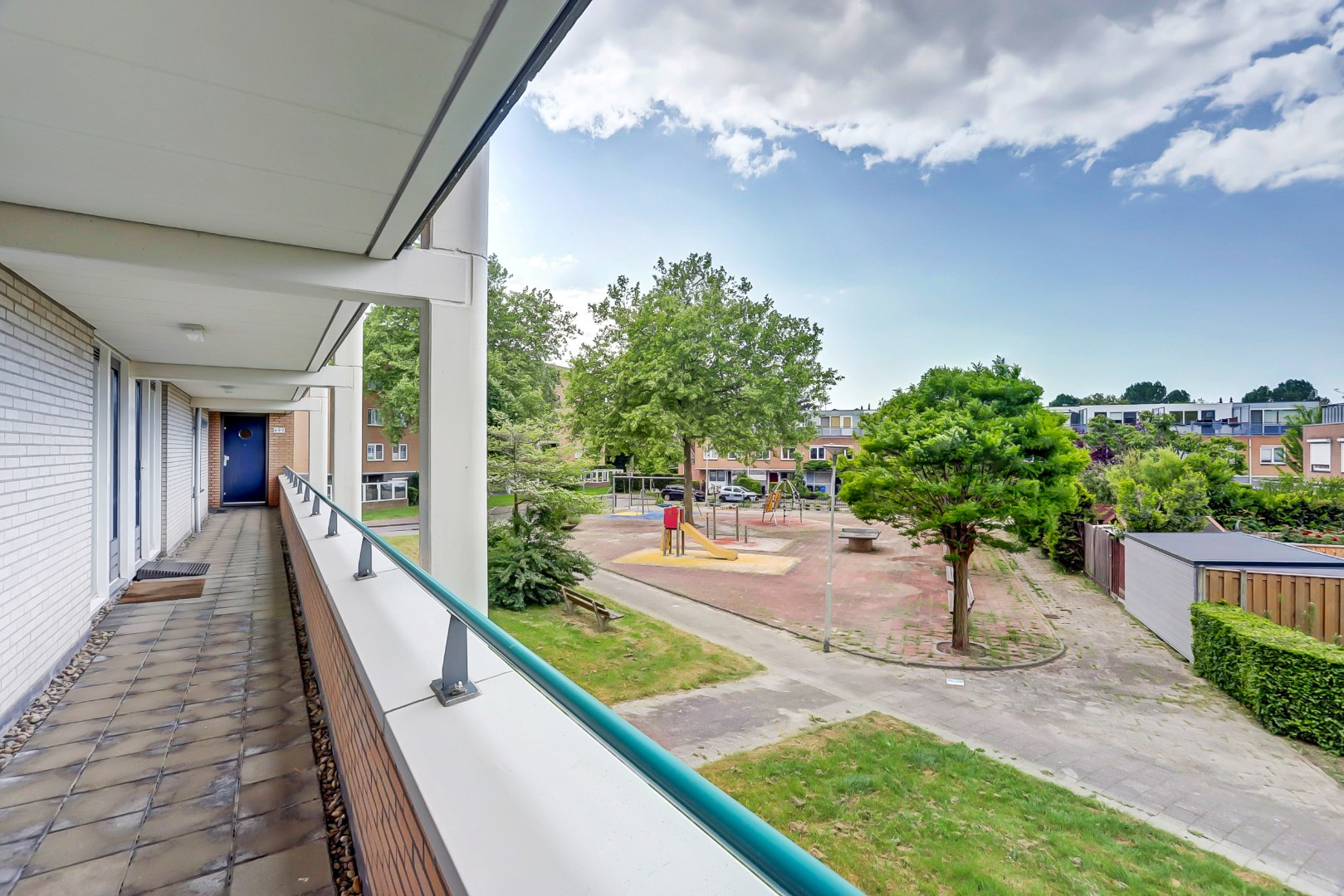 Op een fantastische locatie gelegen 3-kamer woning op de 1e etage met uitzicht op &quot;de Vijver&quot; van Prinsenland. 