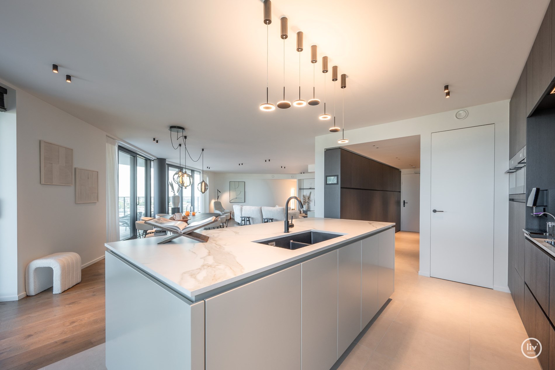 Luxueus , dubbel appartement (208 m2) met magnifieke zichten gelegen in residentie &#39;the tower&#39; in Duinenwater. 