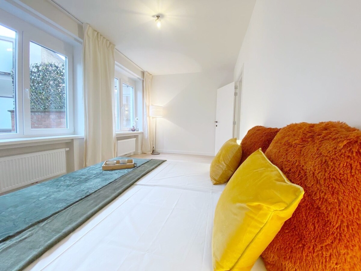 Lichtrijk 2-slaapkamer appartement met ruim terras te Kortrijk ! 