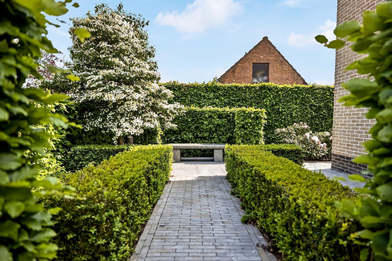 Instapklare villa met 3 slpk &amp; prachtige tuin te Moerbeke 