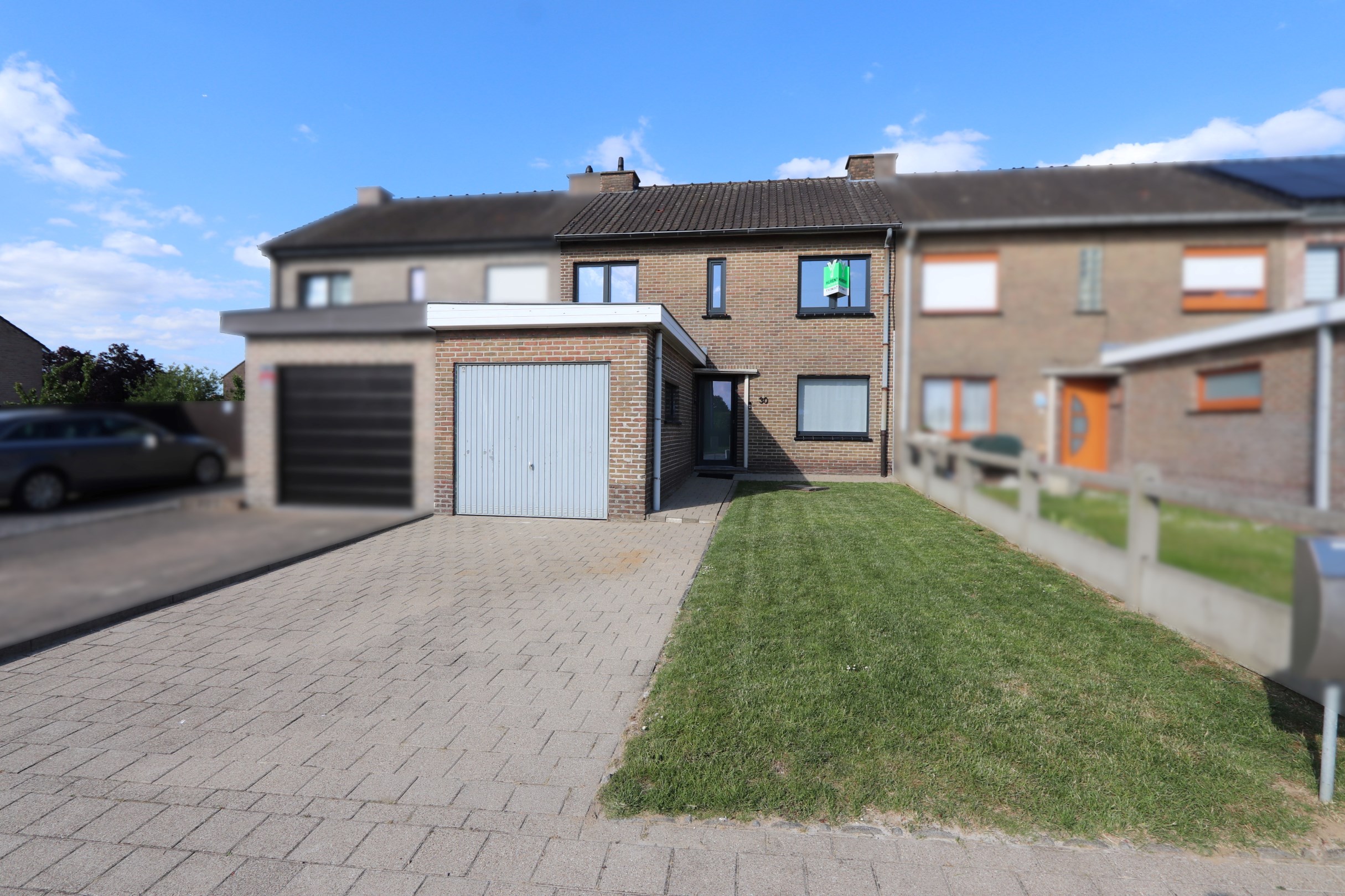 GERENOVEERDE WONING MET 3 SLAAPKAMERS EN TUIN 