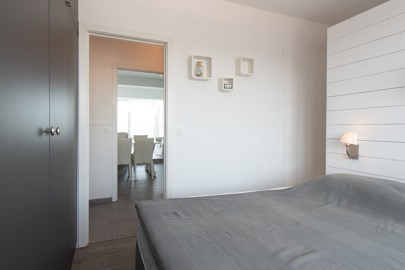 Instapklare Penthouse met 2 ruime terrassen op de zeedijk 