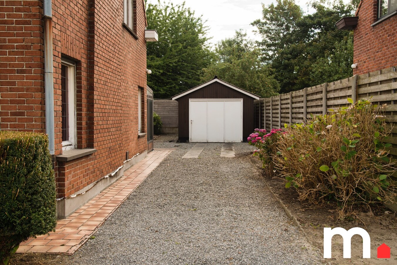 Halfopen bebouwing met karakter en garage  op toplocatie in Heule ! 