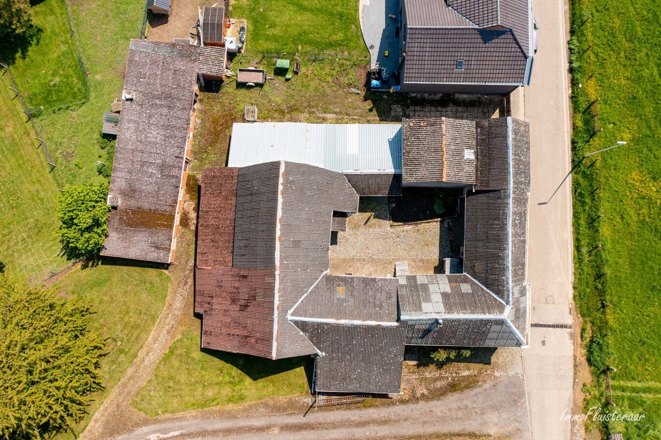 Ferme carr&#233;e &#224; r&#233;nover sur environ 60 ares &#224; Borlo (Gingelom) 