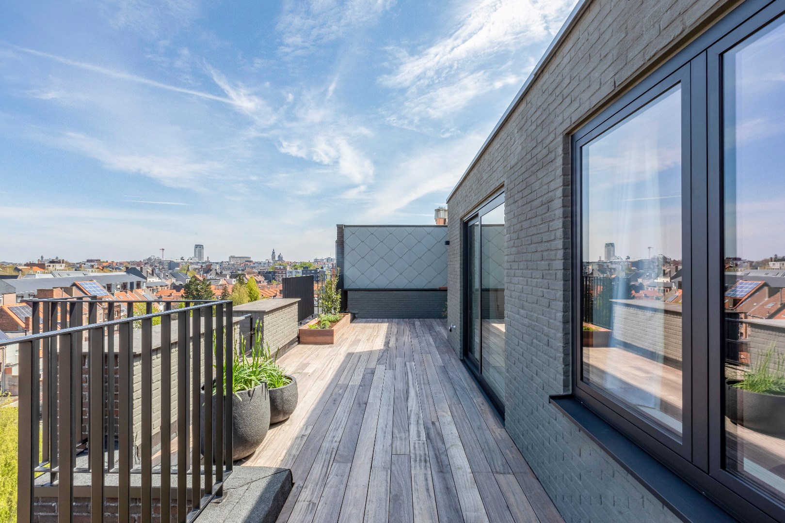 Unieke penthouse met 2 slaapkamers, 2 ruime terrassen en garage 