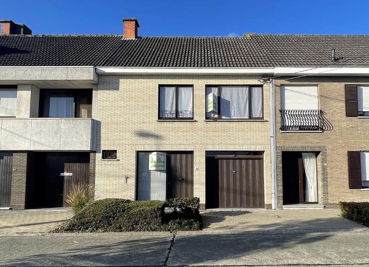 Stevige, gunstig gelegen woning met 3 slaapkamers, garage en tuin te Roeselare 