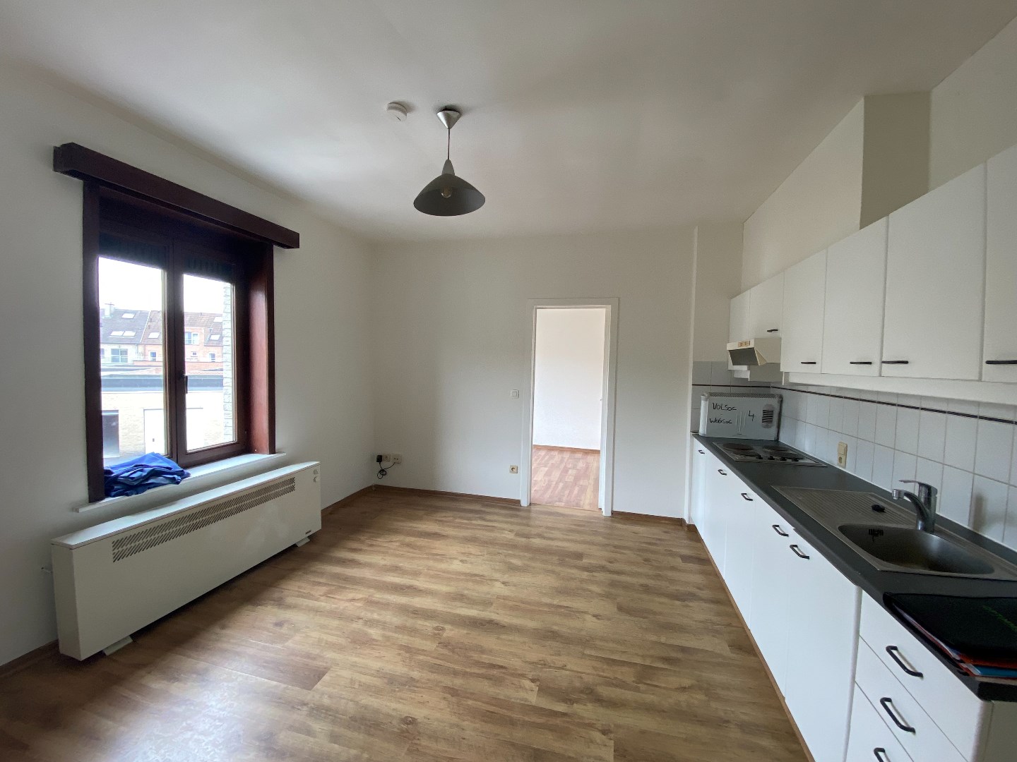 Zeer centraal gelegen gelijkvloers appartement met 1 slpk in hartje Waregem! 