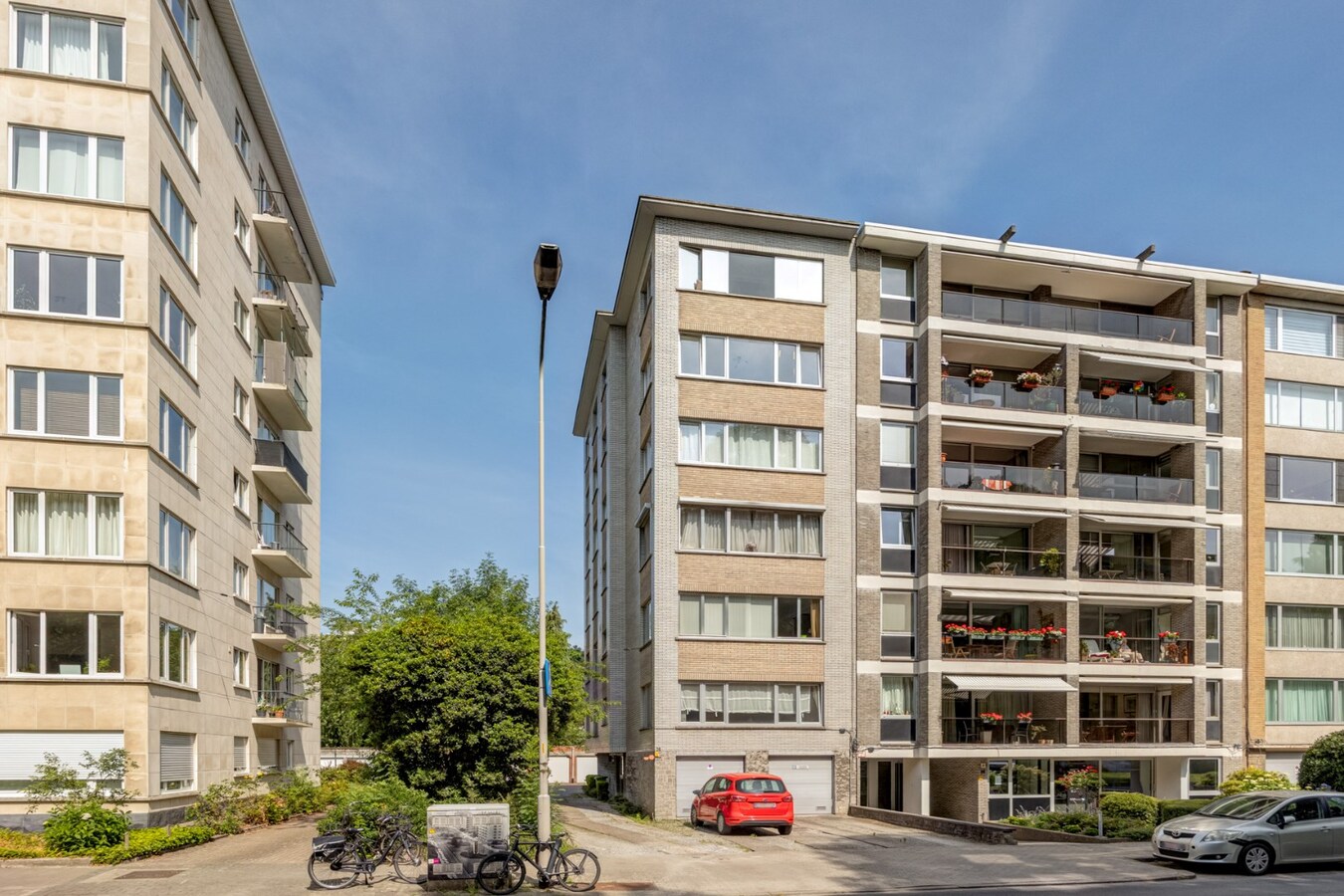 Gerenoveerd appt met 3 slpk en terras te Berchem! 