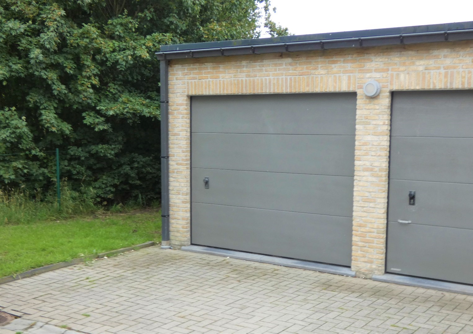 Appartement (104 m&#178;) met 2 slpk, 2 terrassen en garage, Eernegem. 