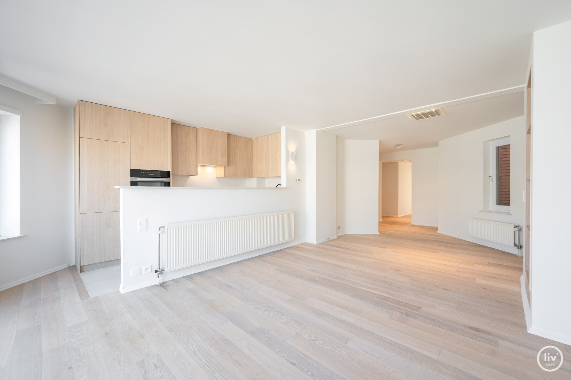 Non meubl&#233; - Appartement r&#233;nov&#233; avec go&#251;t, avec une belle largeur de fa&#231;ade situ&#233; sur l&#39;avenue Lippens &#224; quelques pas de la plage. 