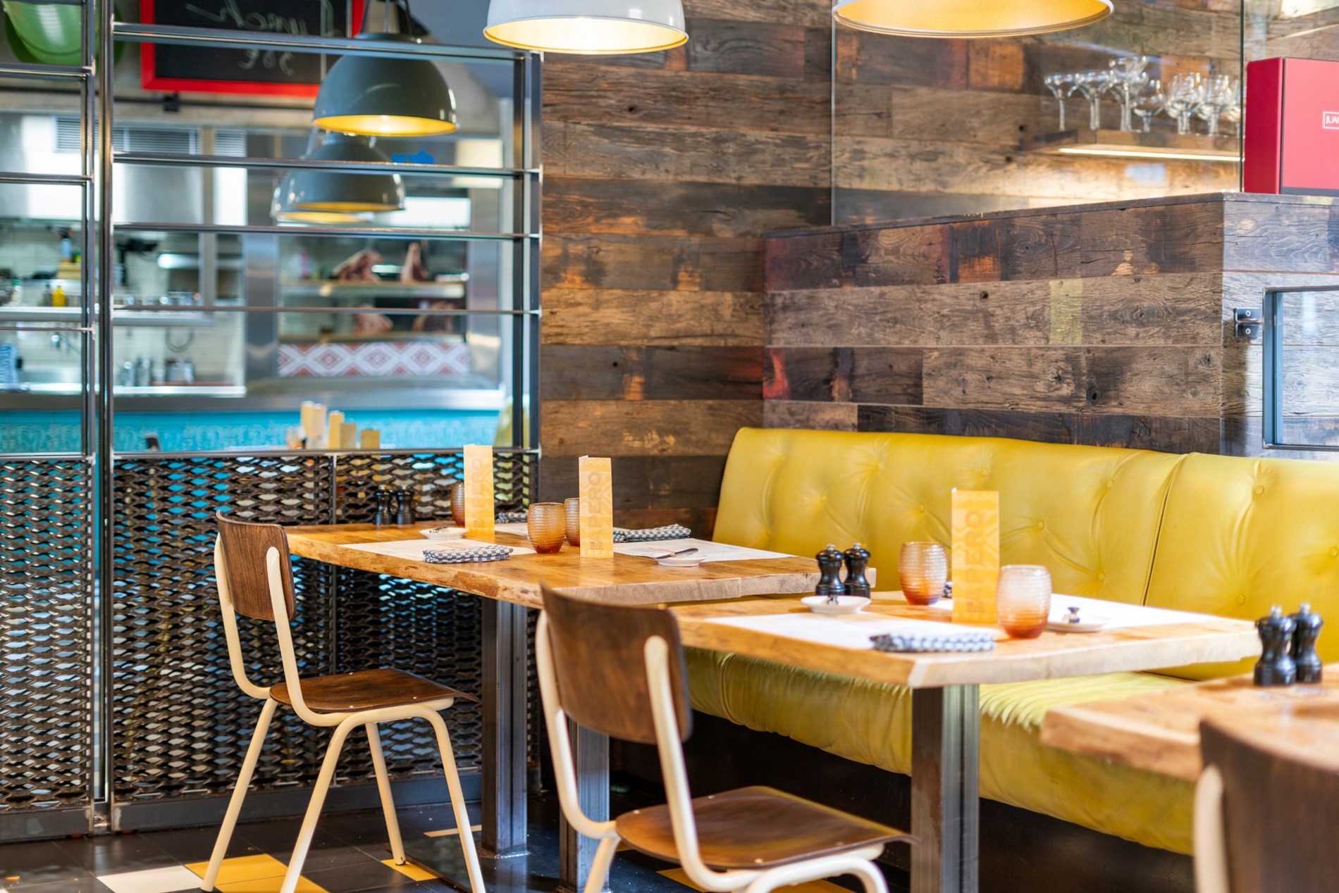 Handelspand te huur – Instapklaar restaurant (volledig uitgerust) in centrum Knokke. 