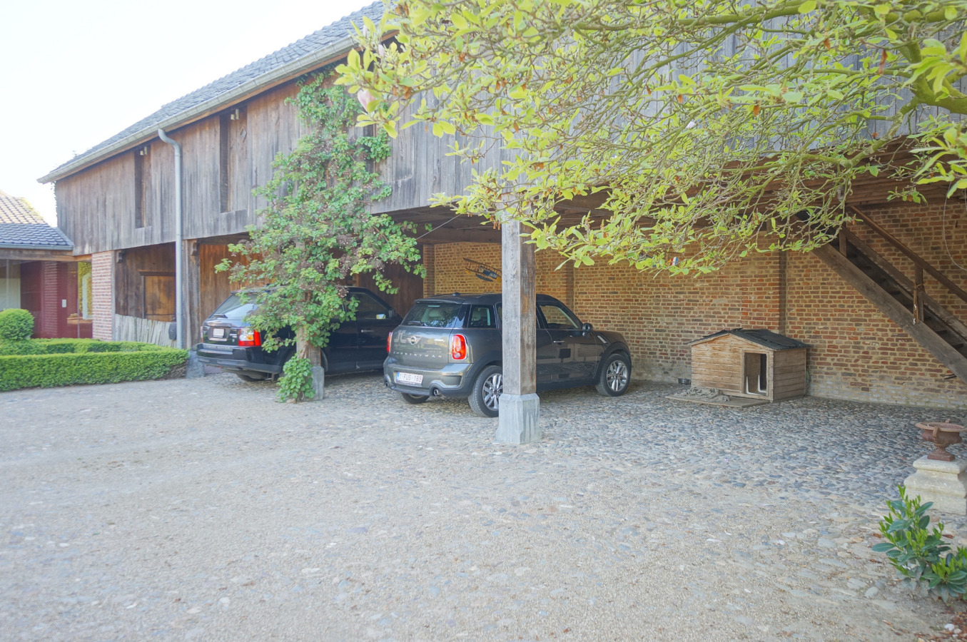 Domein met paardenstallen op ca. 7,5 ha te Maaseik 