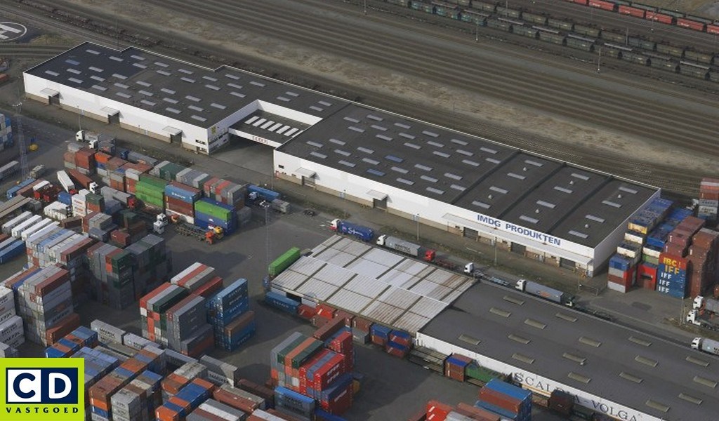 Loodsen in haven van Antwerpen