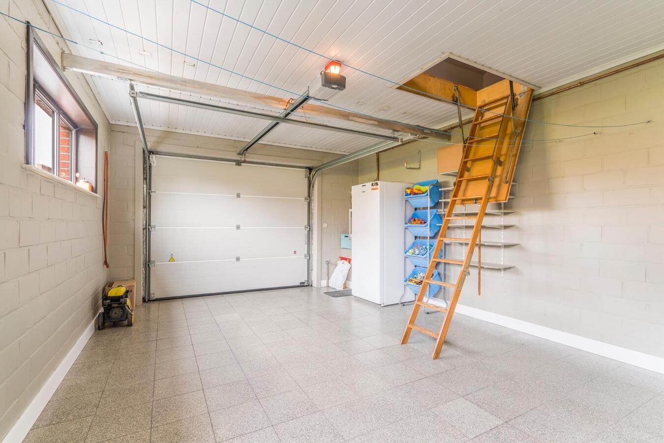 Rustig gelegen instapklare woning met 4 slaapkamers op 690 m&#178; te Koekelare 