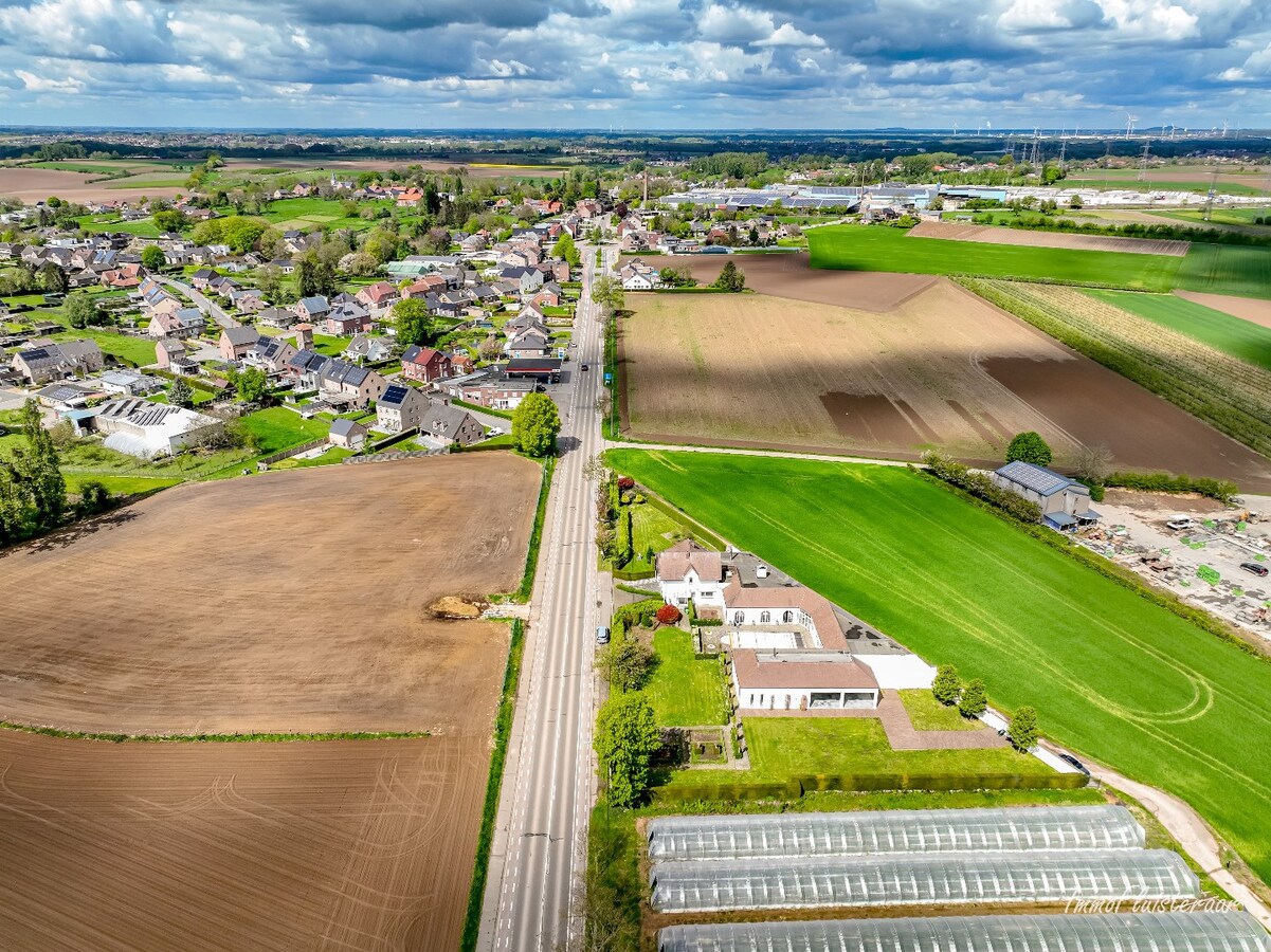 Propri&#233;t&#233; unique avec deux spacieuses maisons sur un terrain d&#39;environ 35 ares &#224; Bilzen. 