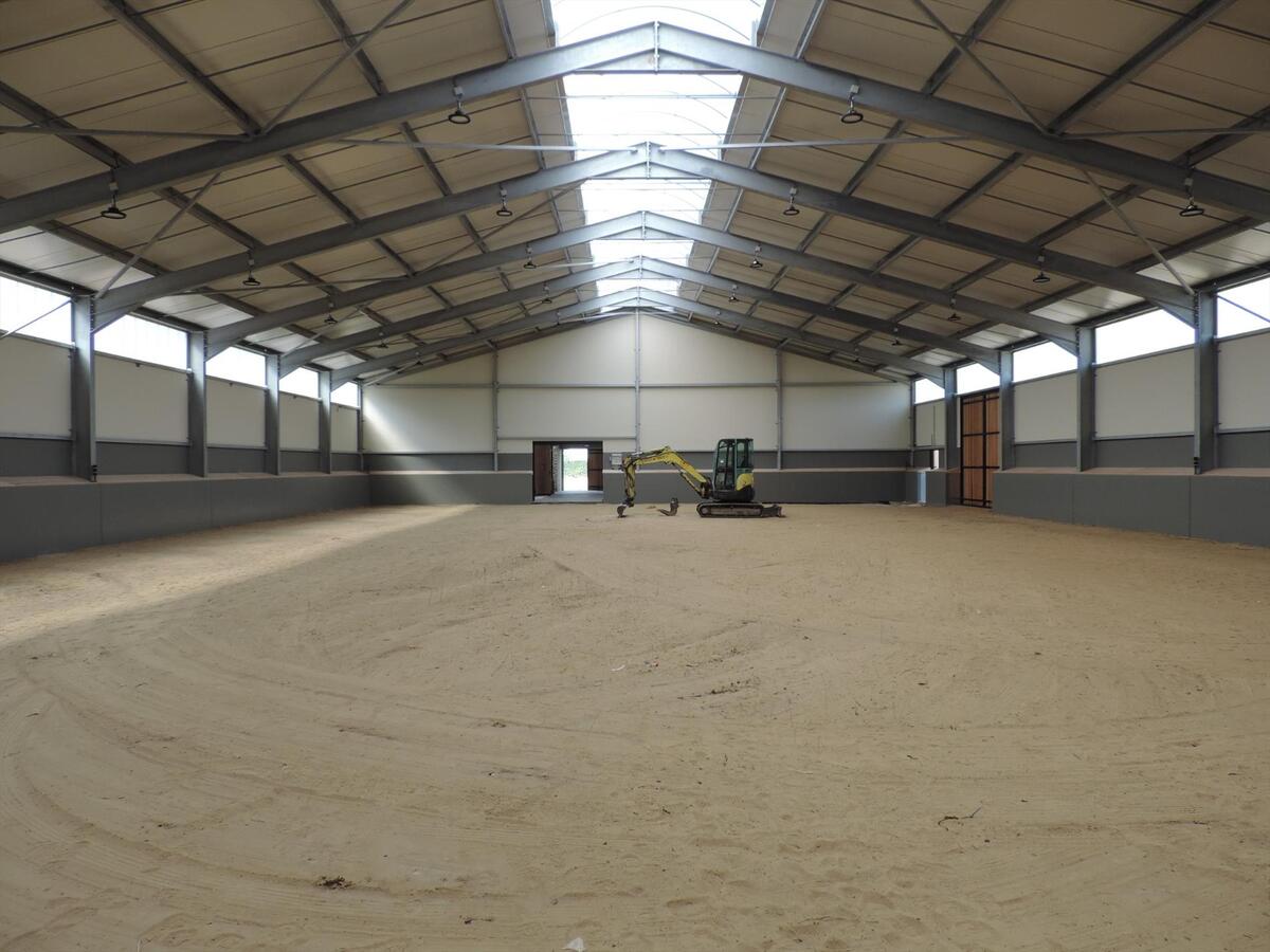 Prachtige hoeve met professionele paardenaccommodatie op ca. 4,5ha te Kinrooi 