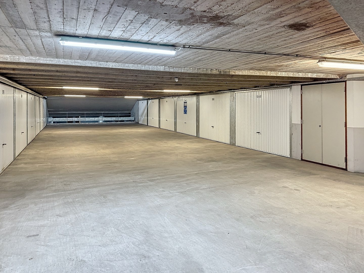 Ruime garagebox op een absolute topligging te Duinbergen 