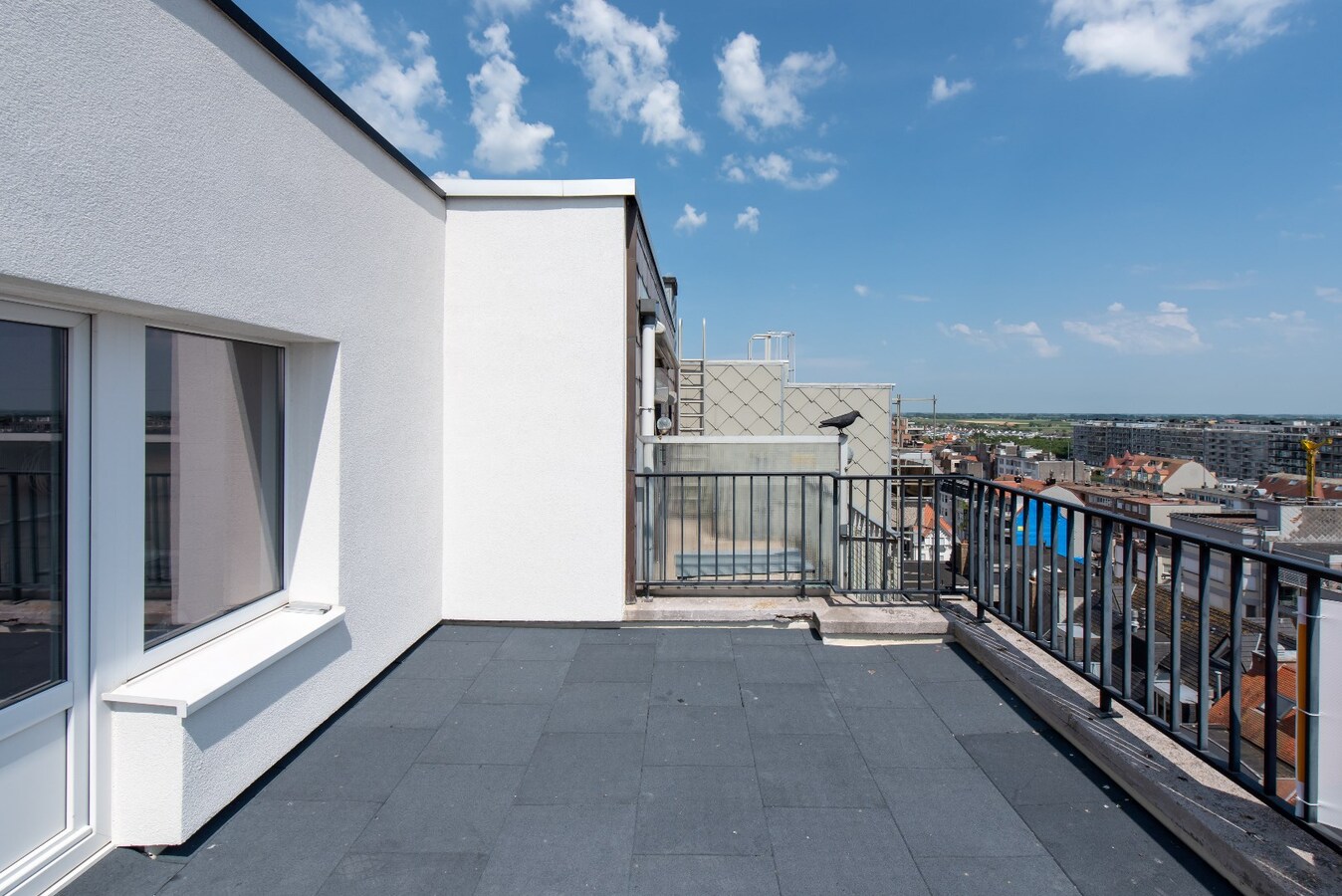 Instapklare Penthouse met 2 ruime terrassen op de zeedijk 