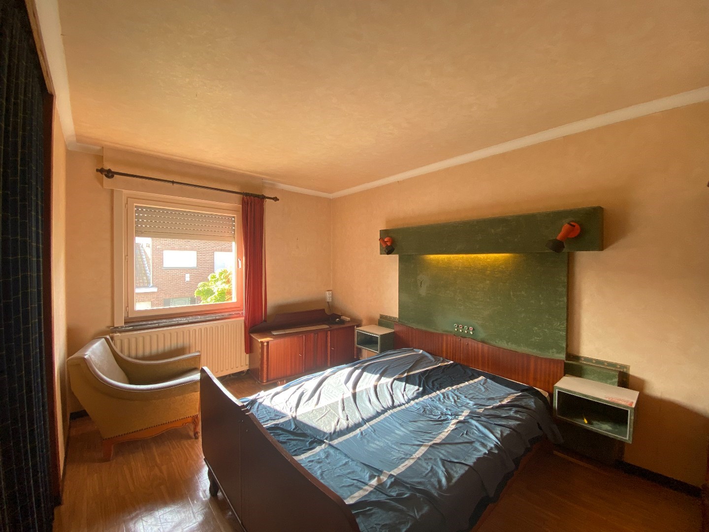 Multifunctionele te renoveren hoekwoning met magazijn en garage op 509 m&#178;! 