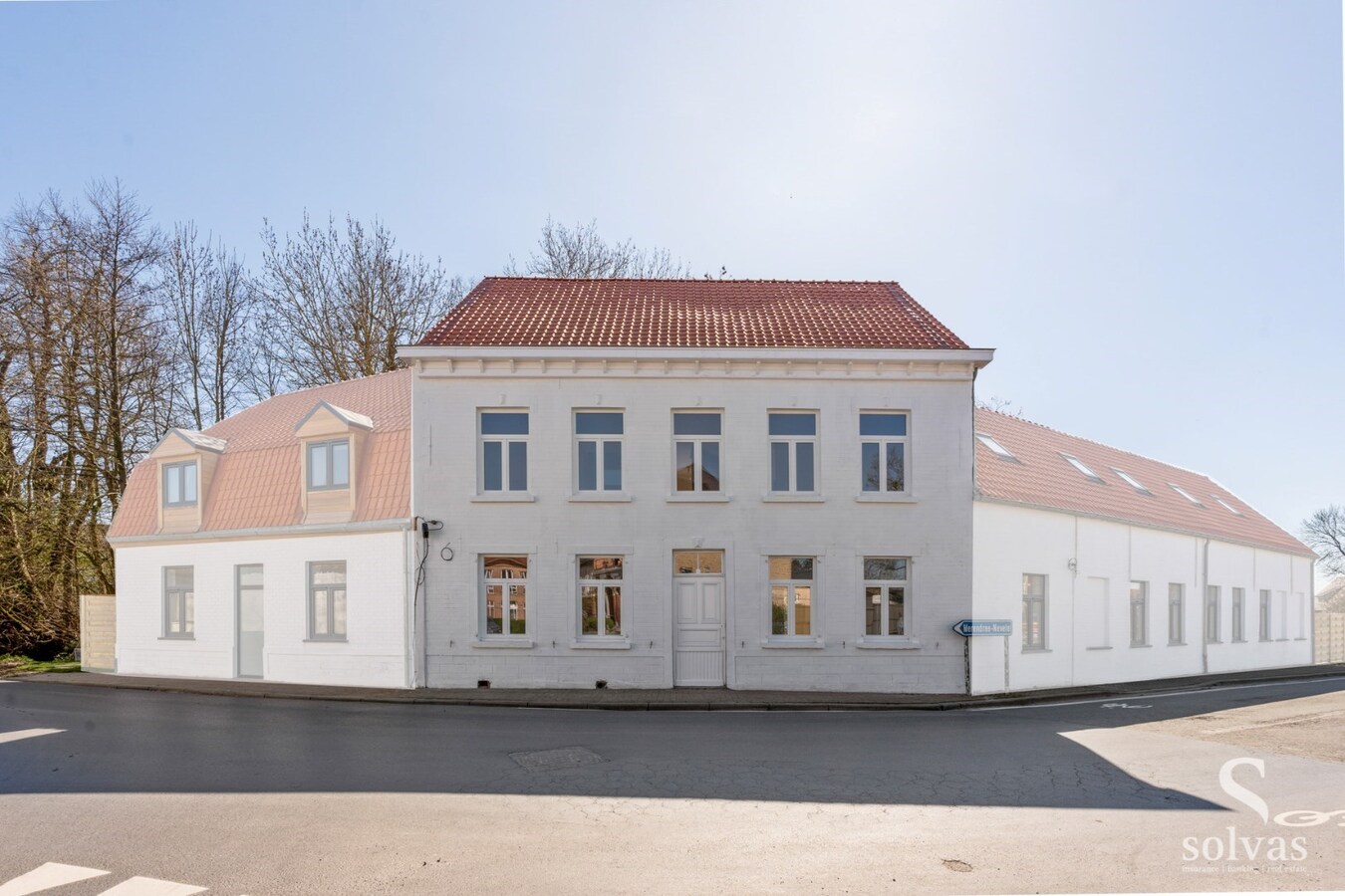 Karaktervolle woning, gerenoveerd, nabij het centrum van Zomergem 