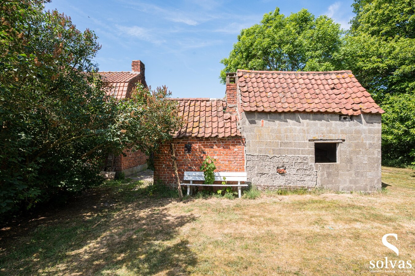 Hoeve en bijgebouwen op een riant perceel van maar liefst 9000 m&#178; 
