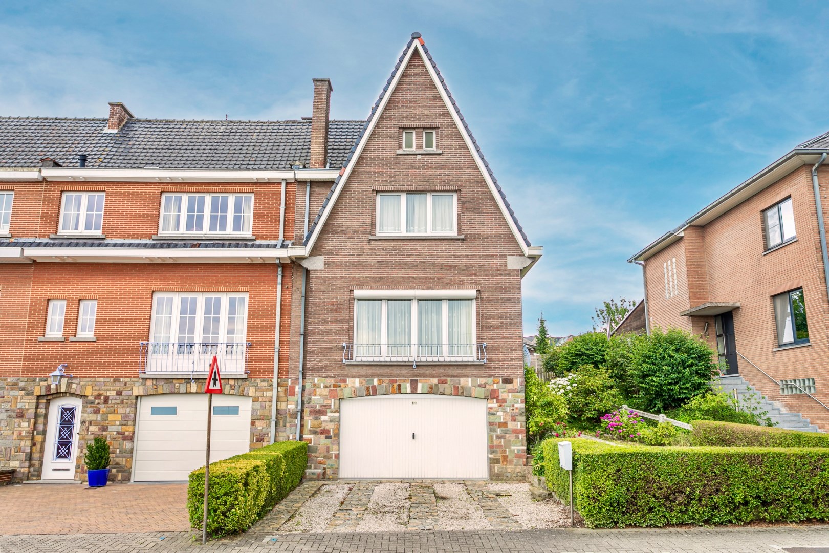 Woning met 2 (mogelijk 3) slpk. , tuin en inpandige garage 