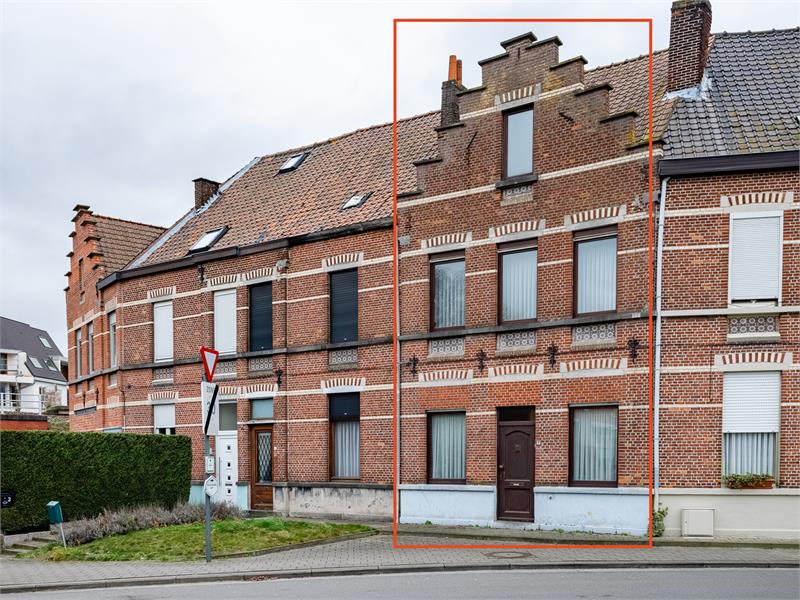 Rijwoning met charmante gevel. 