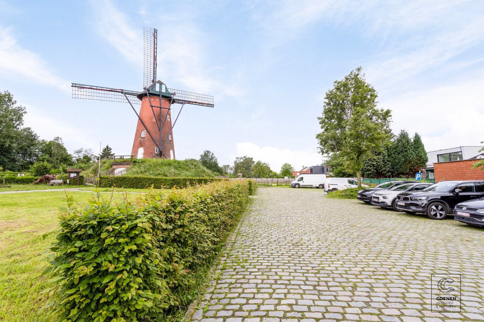 Gerenoveerd handelspand met een bruikbare opp van 365 m&#178; op een schitterende locatie! 