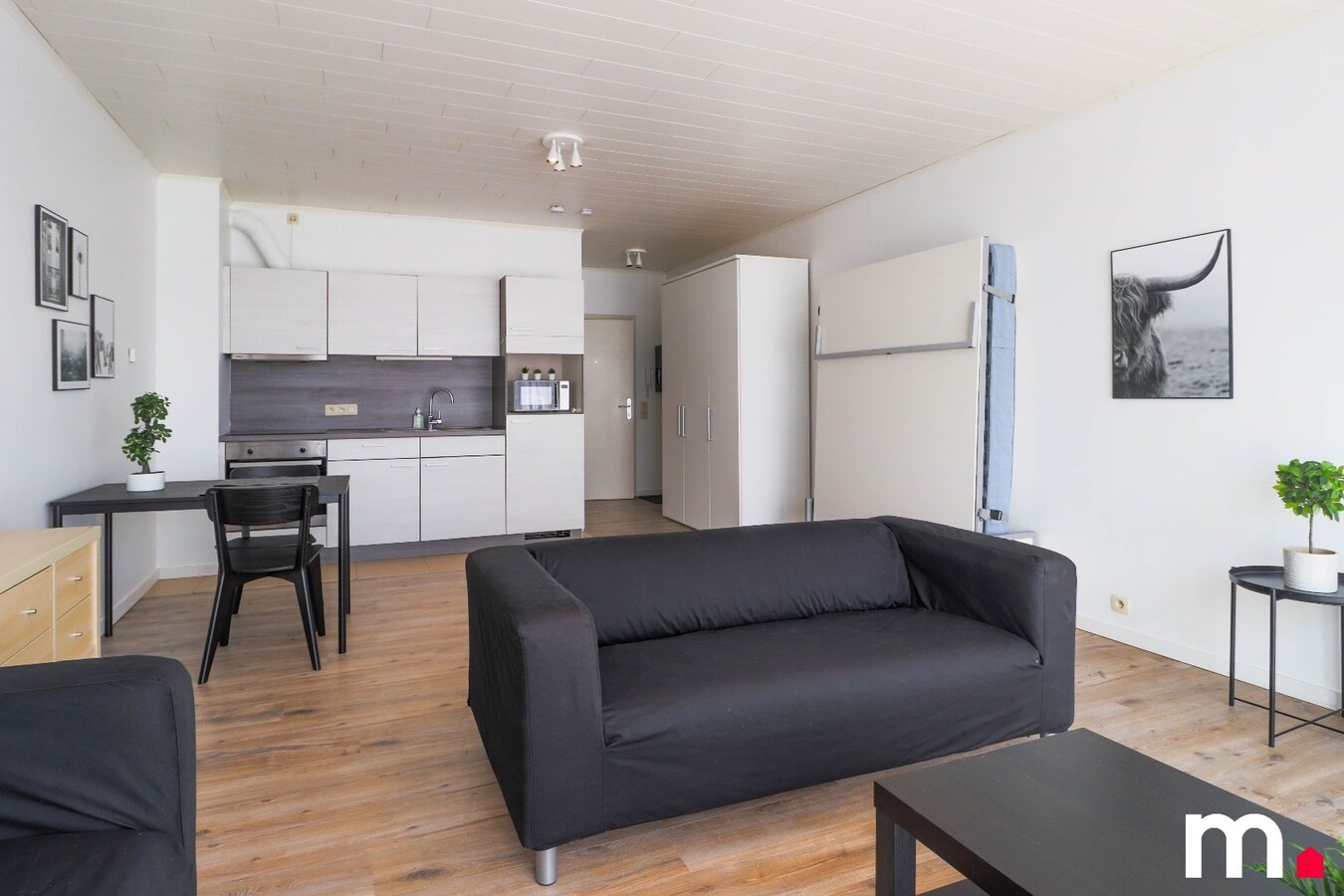 Instapklare bemeubelde Loft studio te huur nabij de Leie in Kortrijk! 