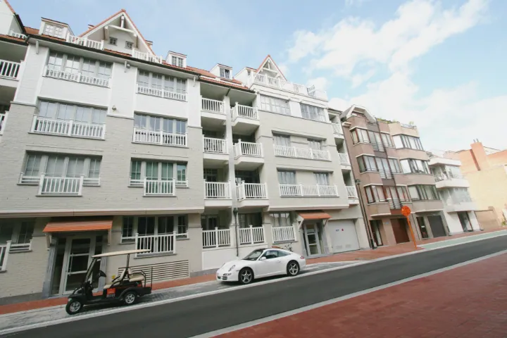 Garage spacieux dans une résidence récente au centre de Knokke.