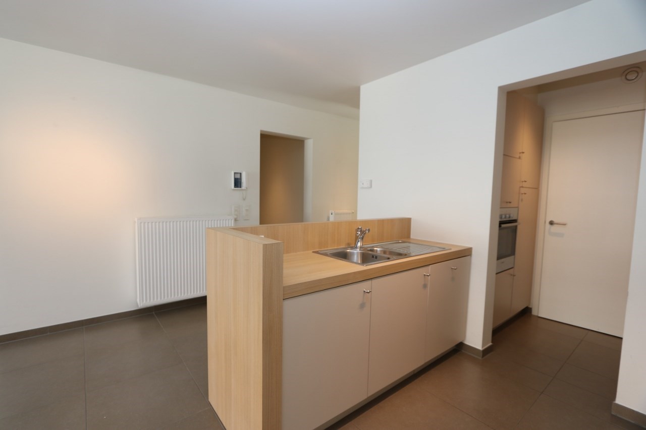 Non meubl&#233; - Superbe appartement de 120m&#178; avec place de parking dans l&#39;immeuble, &#224; proximit&#233; de l&#39;avenue Lippens. 