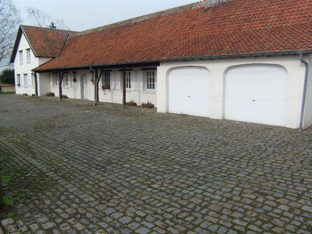 Charmant gerenoveerde hoeve met paardenstallen op 6.000 m&#178; te Herselt 