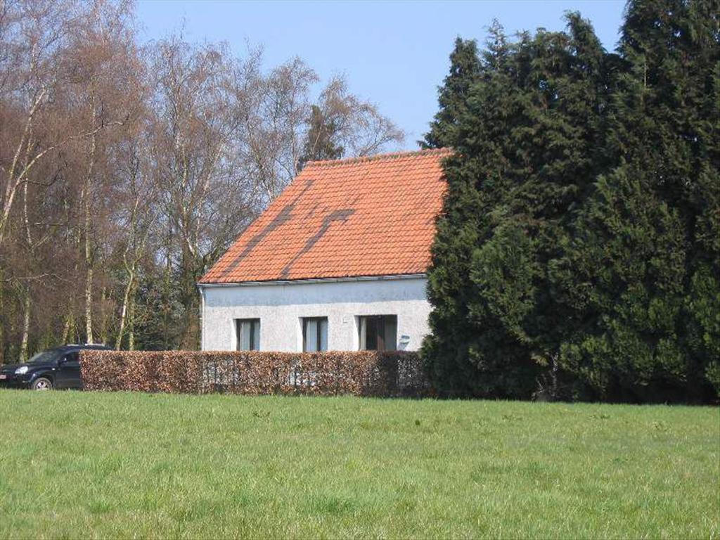 Gezinswoning op ca. 0,8 ha te Essen 