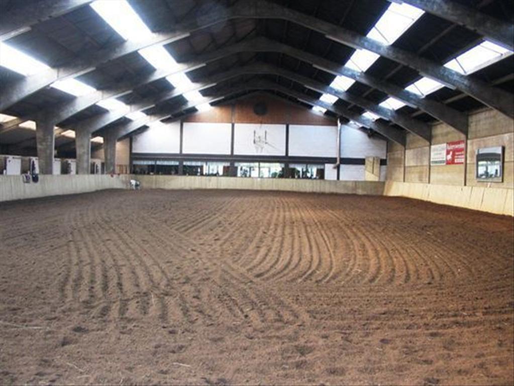 Man&#232;ge Crisil Riding School 