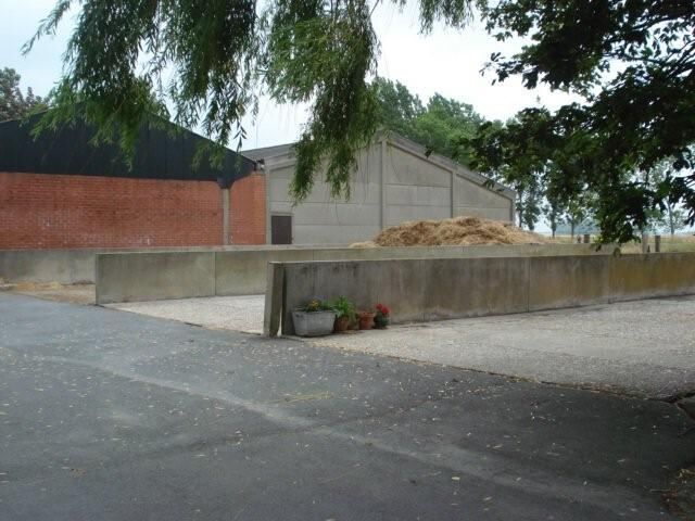 Hoeve met diverse bijgebouwen op ca. 5 ha 