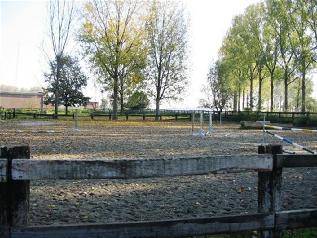 Man&#232;ge Crisil Riding School 