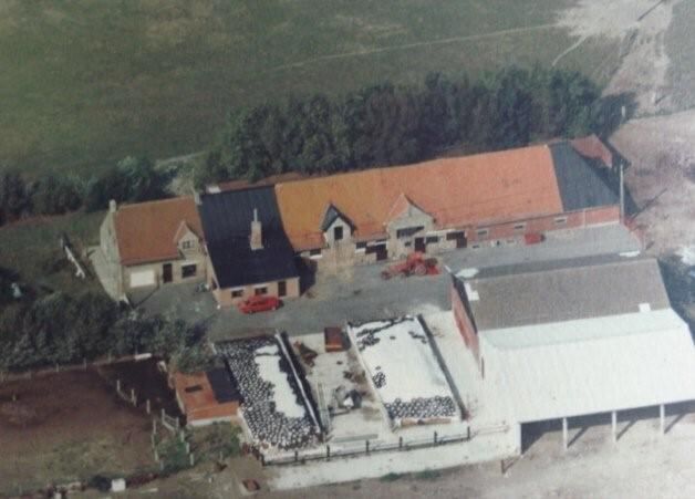 Hoeve met diverse bijgebouwen op ca. 5 ha 